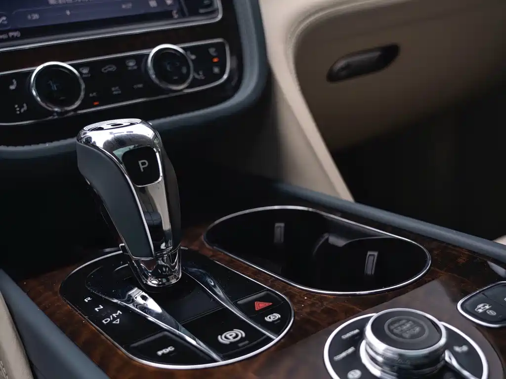 Bentley Bentayga — миниатюра 22