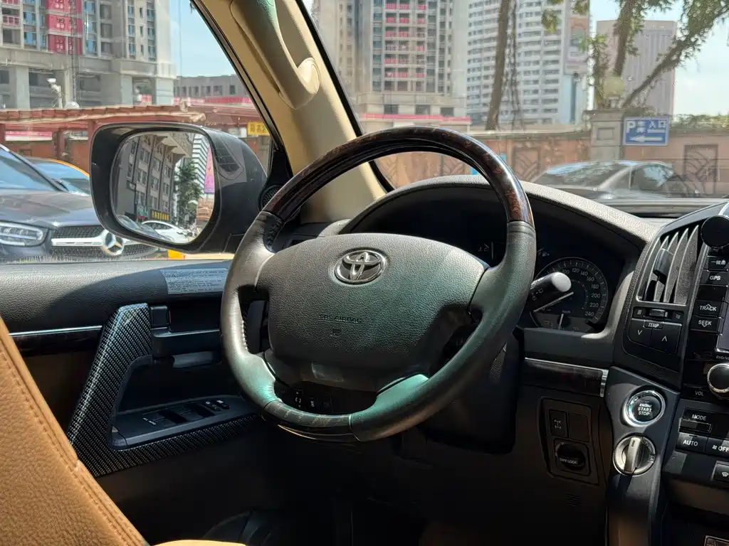 Toyota Land Cruiser — миниатюра 20