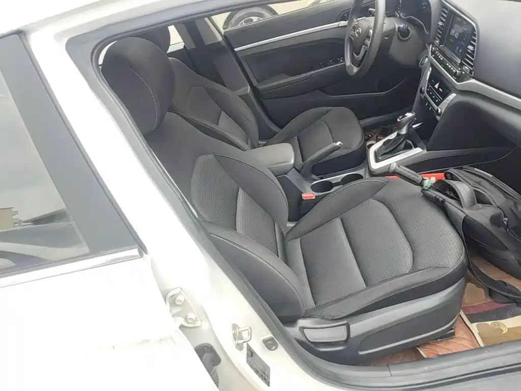 Hyundai Elantra — миниатюра 25