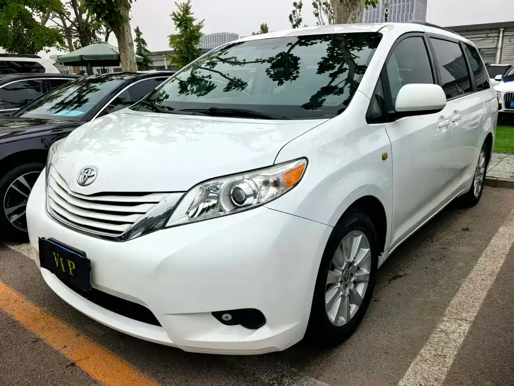 Toyota Sienna 2015