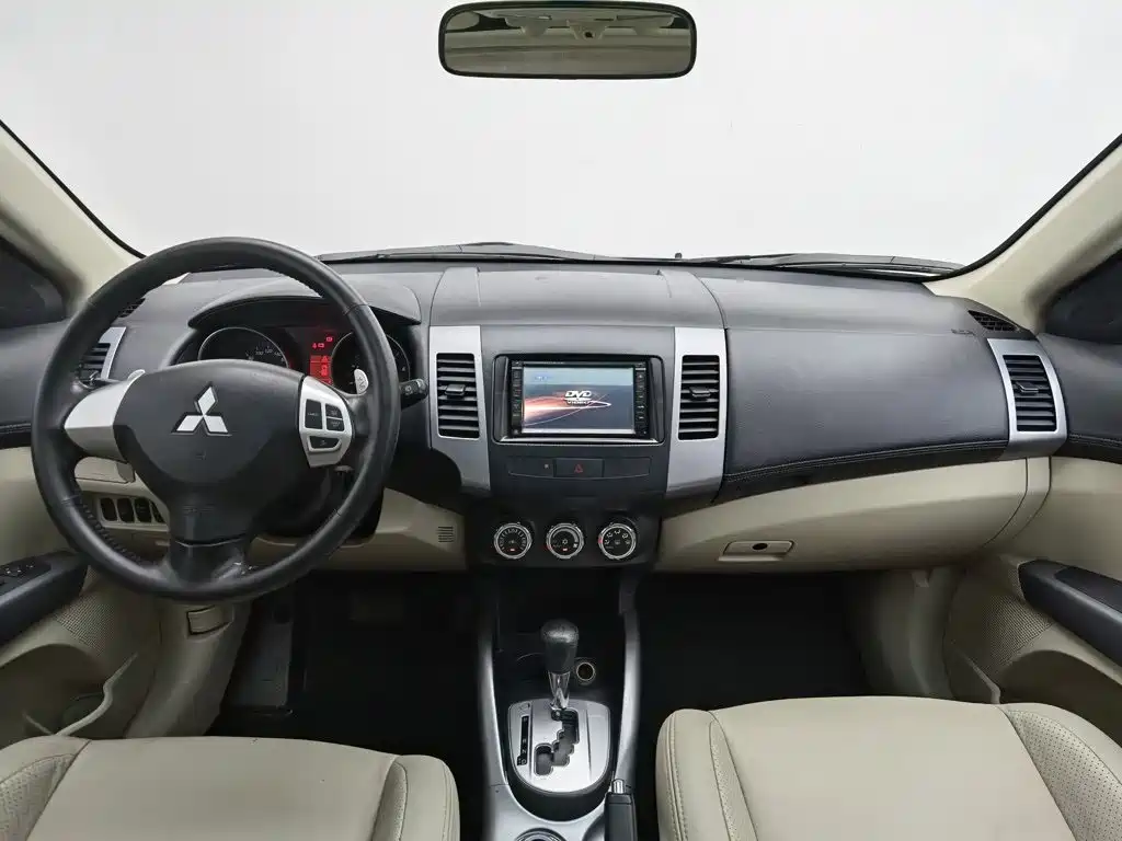 Mitsubishi Outlander (Import) — миниатюра 5