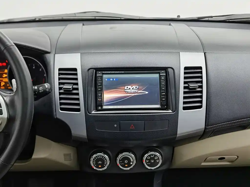 Mitsubishi Outlander (Import) — миниатюра 12