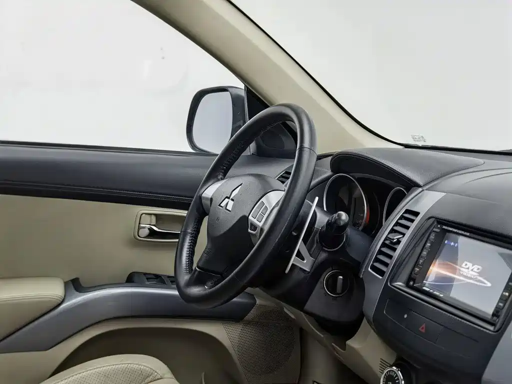 Mitsubishi Outlander (Import) — миниатюра 22