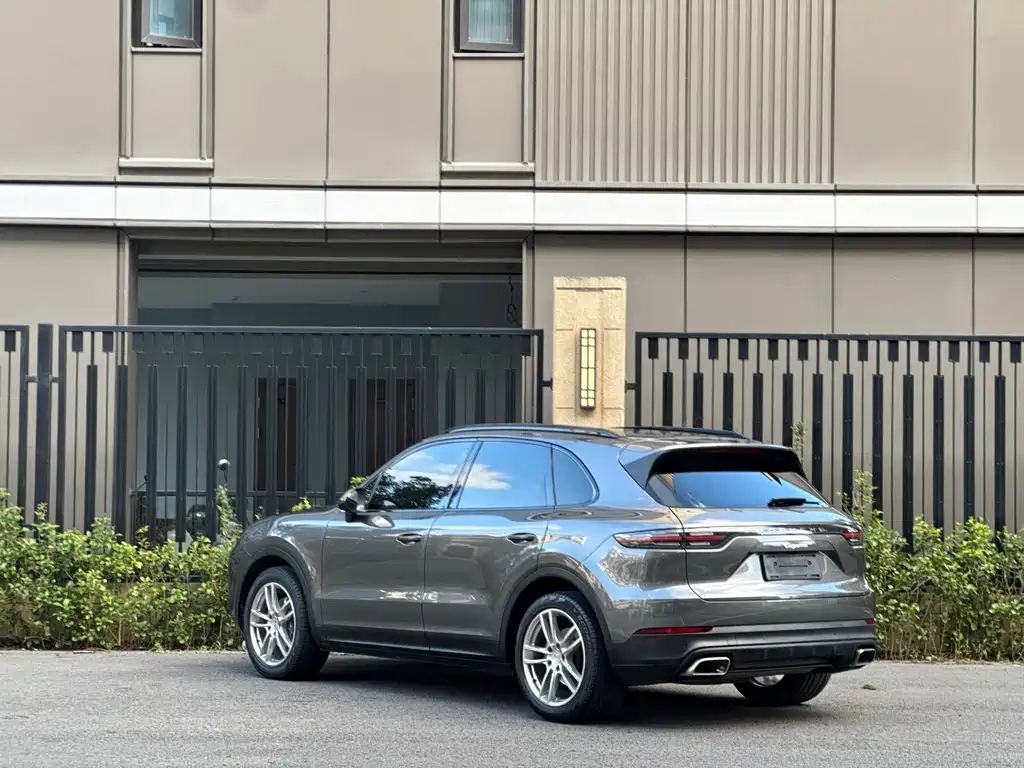 Porsche Cayenne — миниатюра 6