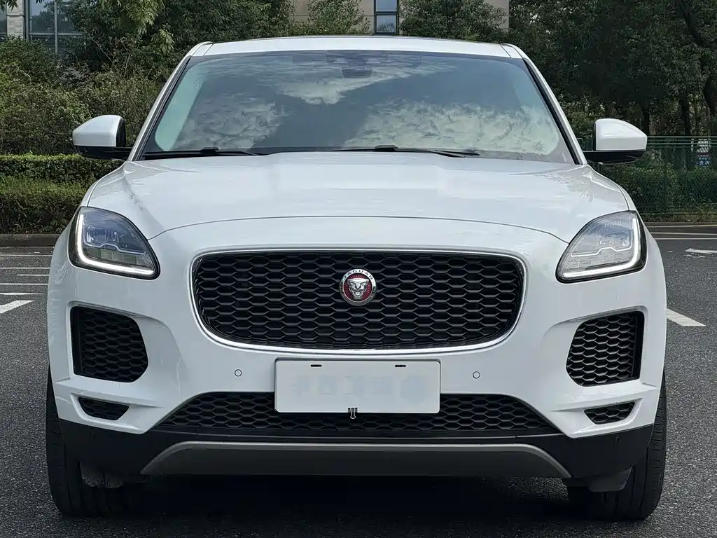 Jaguar E-PACE — миниатюра 4