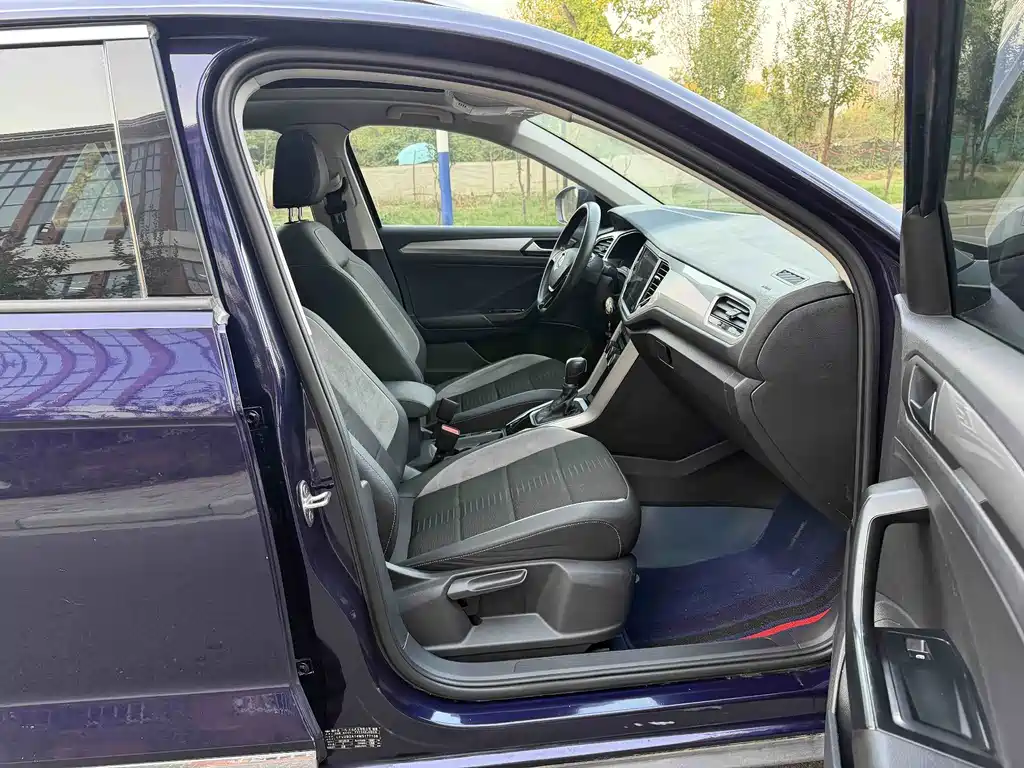 Volkswagen T-Roc — миниатюра 14