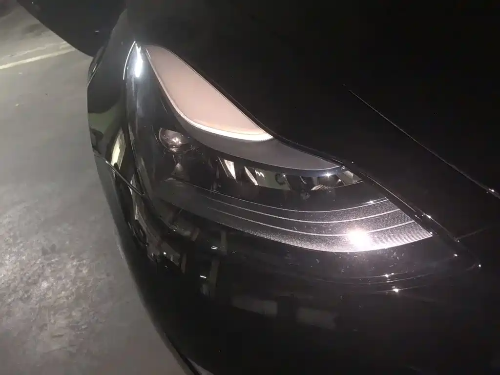 Tesla Model 3 — миниатюра 7