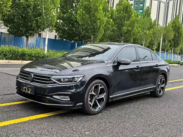 VOLKSWAGEN MAGOTAN 2023