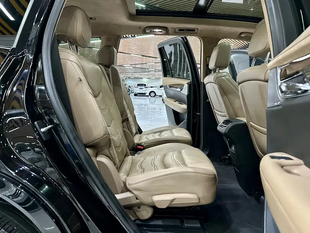 Cadillac XT6 — миниатюра 12