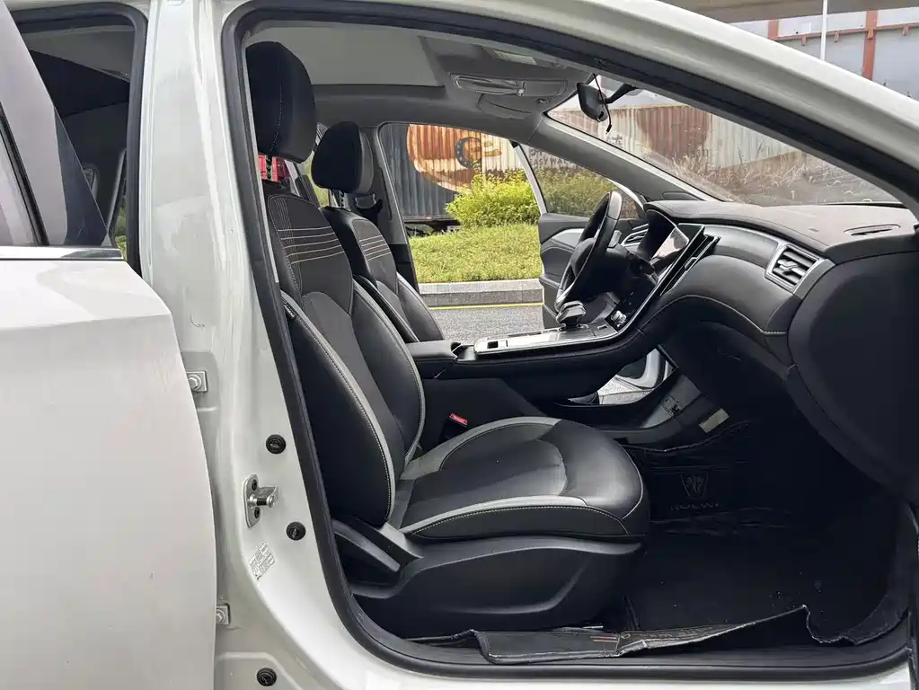 Roewe i6 MAX New Energy — миниатюра 8