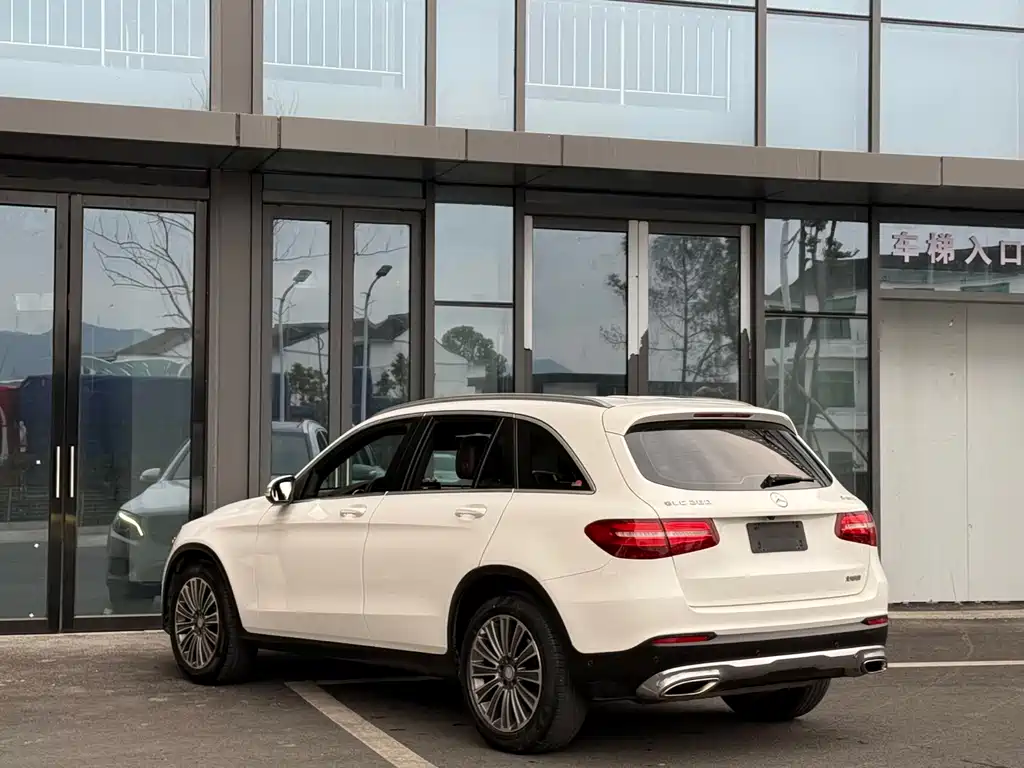 MERCEDES-BENZ GLC