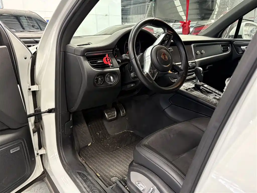 Porsche Macan — миниатюра 5