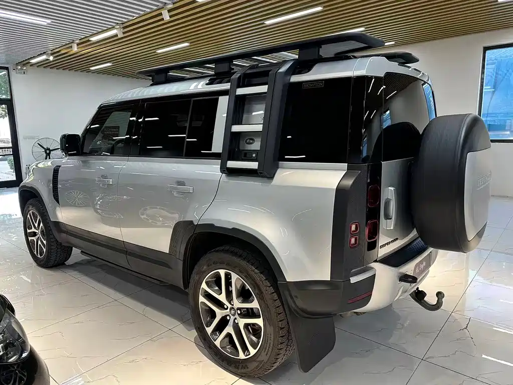 Land Rover Defender — миниатюра 6