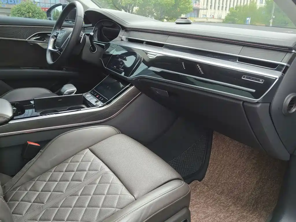 Audi A8 — миниатюра 6