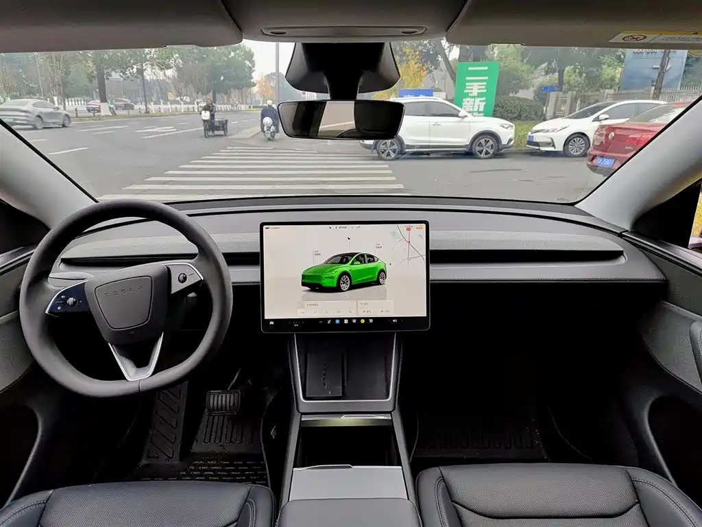 TESLA MODEL Y