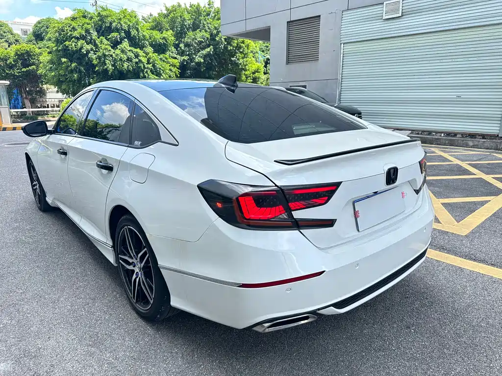 Honda Accord — миниатюра 13