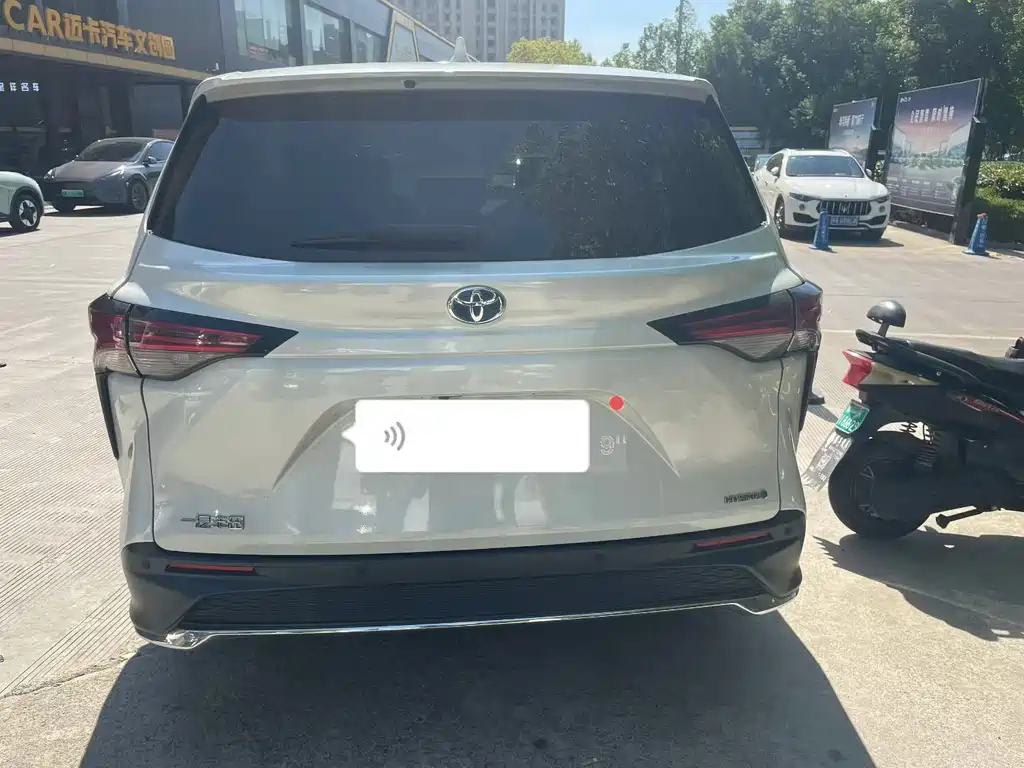 Toyota Granvia — миниатюра 6