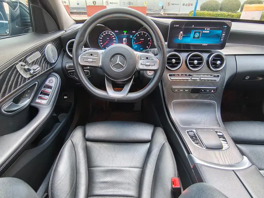 Mercedes-Benz C-Class — миниатюра 11