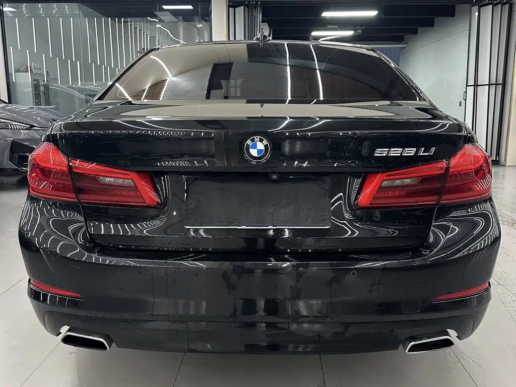 BMW 5 Series — миниатюра 8