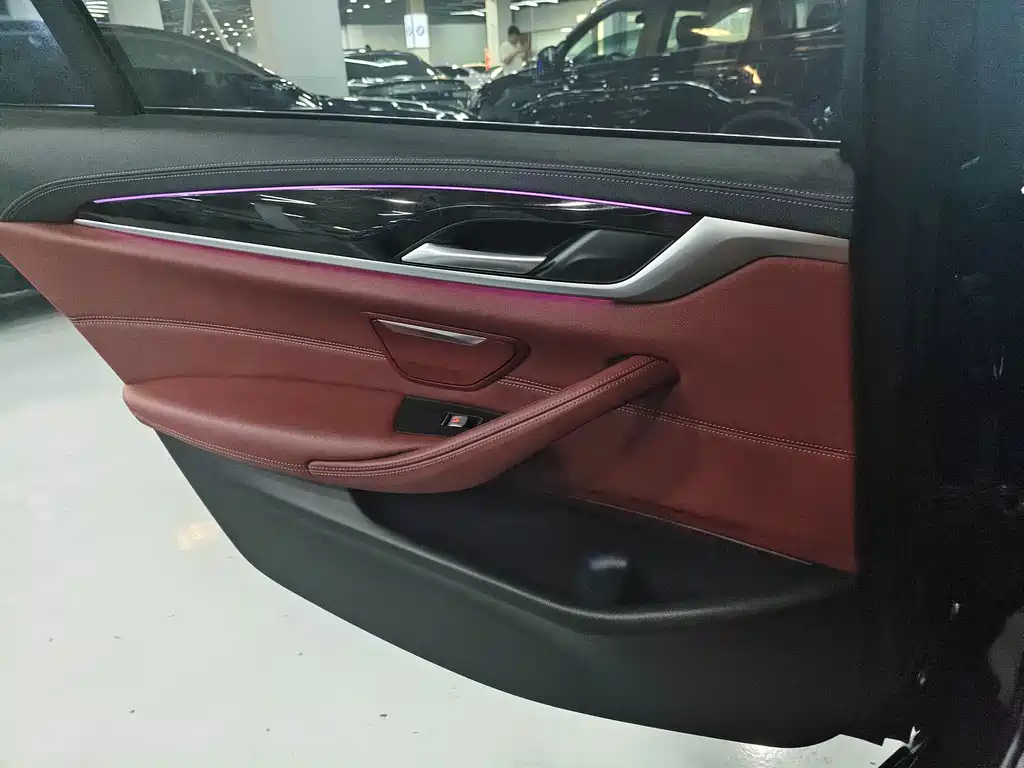 BMW 5 Series — миниатюра 14