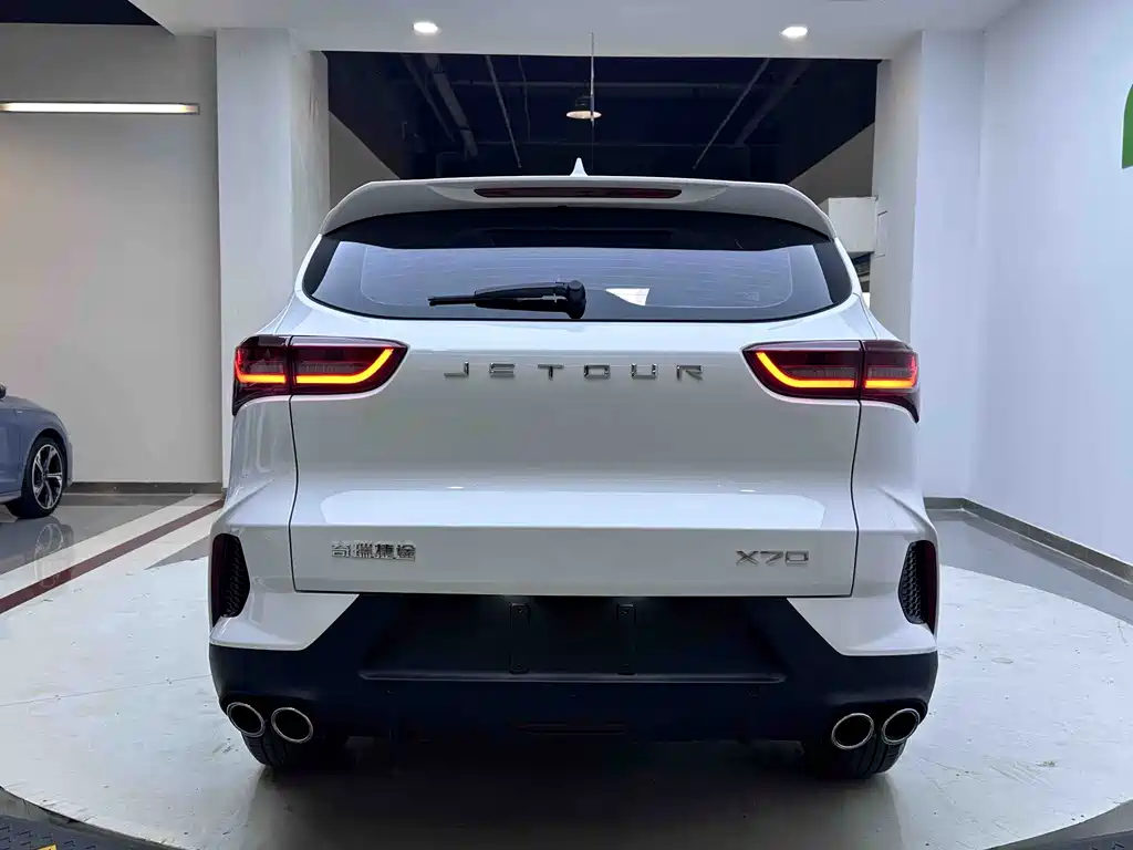 JETOUR X70 2023 1.5T DCT PRO+ 7 мест