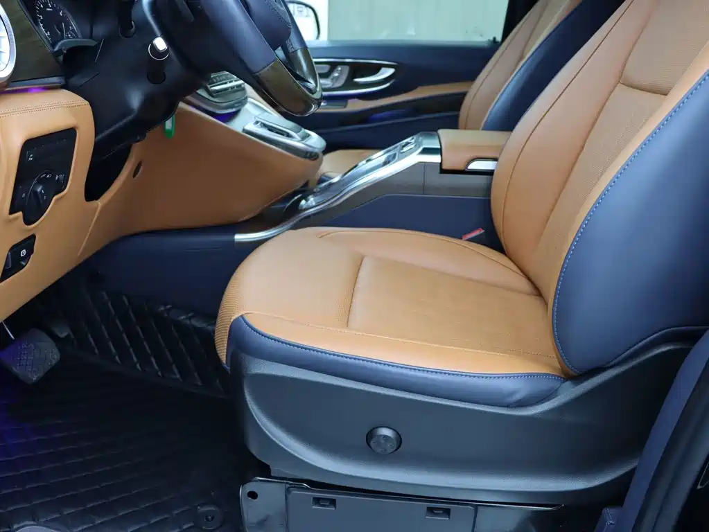 Mercedes-Benz Vito 2023 2.0T 7 мест