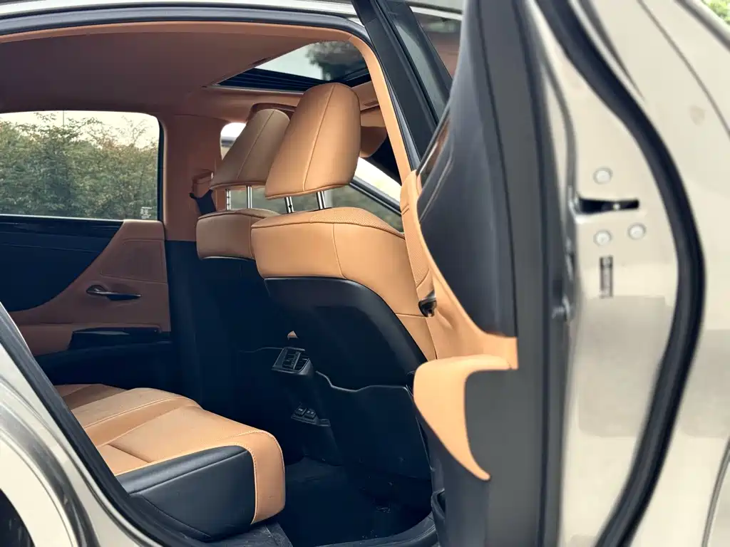 Lexus ES — миниатюра 15
