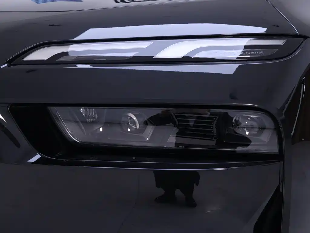 BMW 7 Series — миниатюра 4