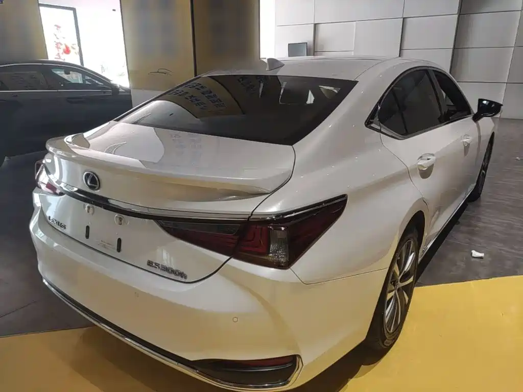 Lexus ES — миниатюра 7