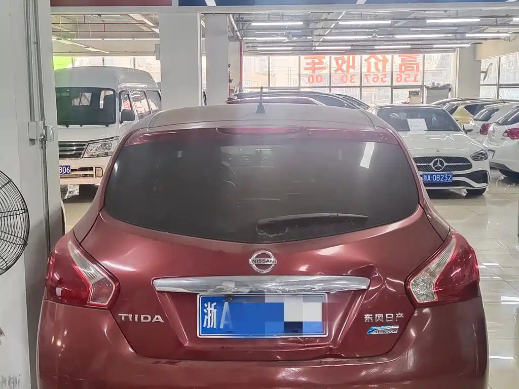 Nissan Tiida — миниатюра 9