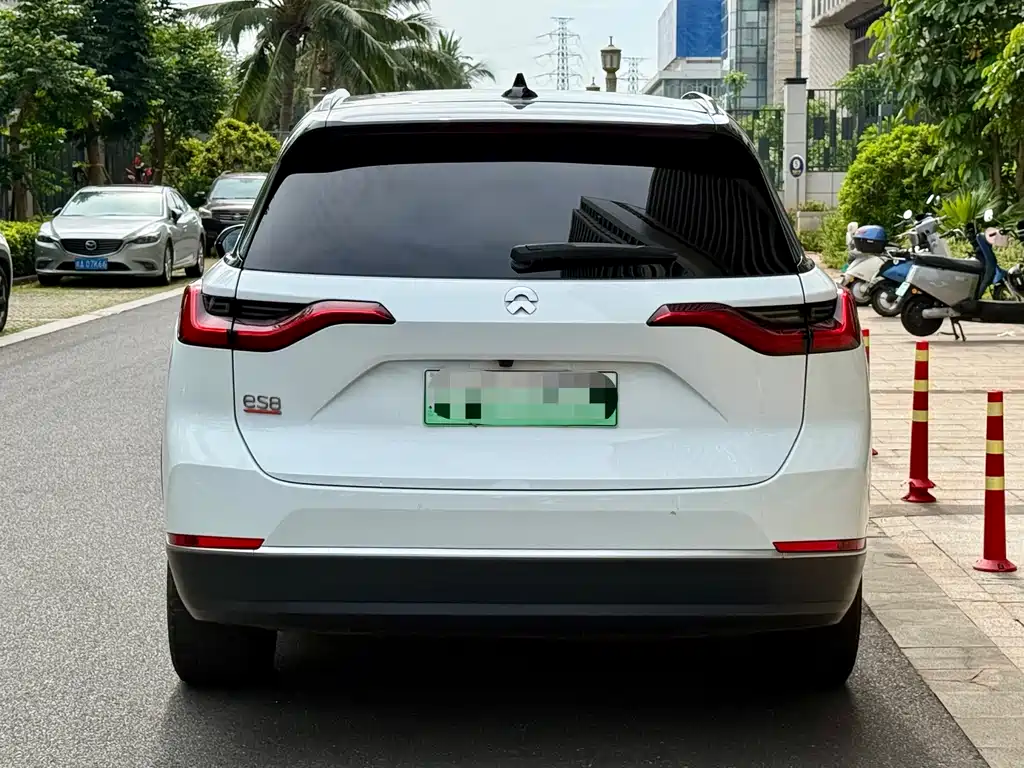 NIO ES8 2020 415KM мест