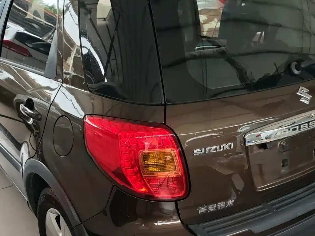 Suzuki SX4 — миниатюра 6