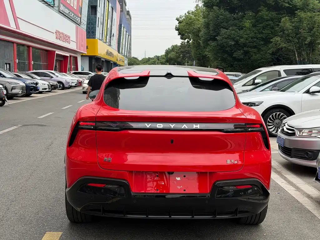VOYAH 岚图追光S — миниатюра 6