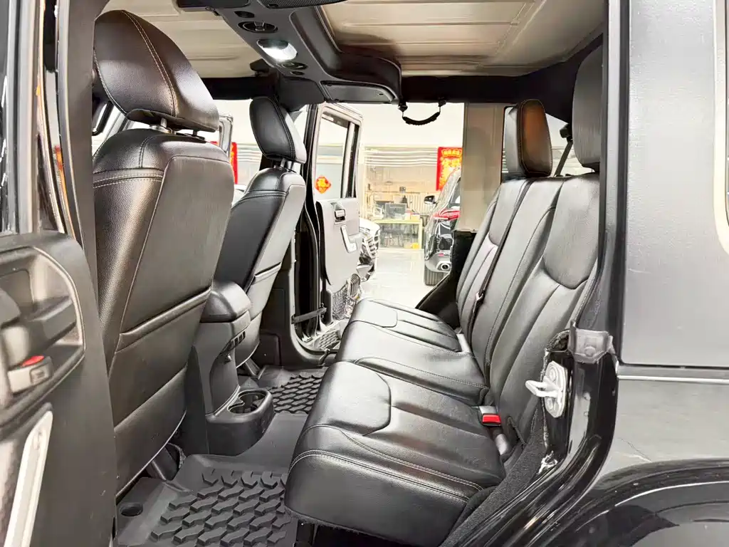 Jeep Wrangler — миниатюра 8