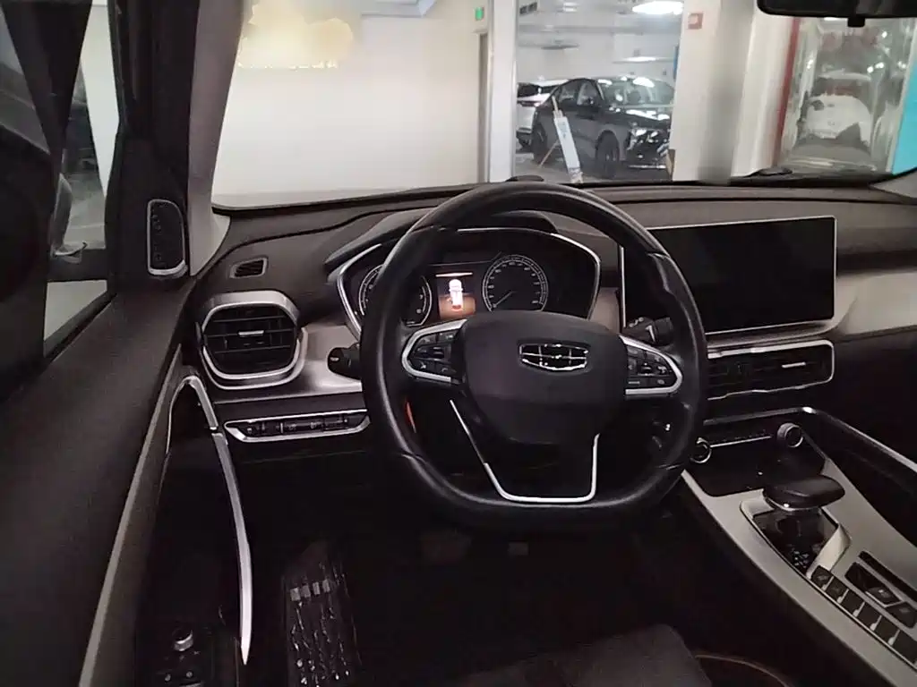 Geely Binyue — миниатюра 11