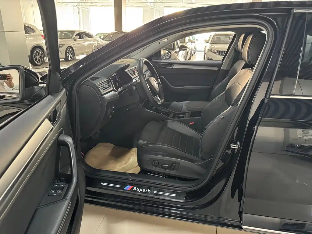 Skoda Superb — миниатюра 4