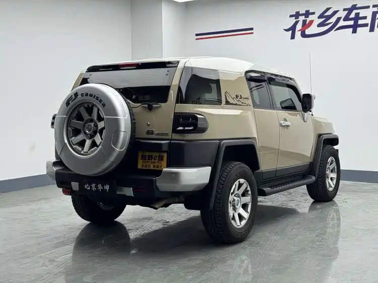 Toyota FJ Cruiser — миниатюра 2