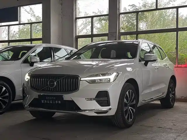 VOLVO XC60 2025