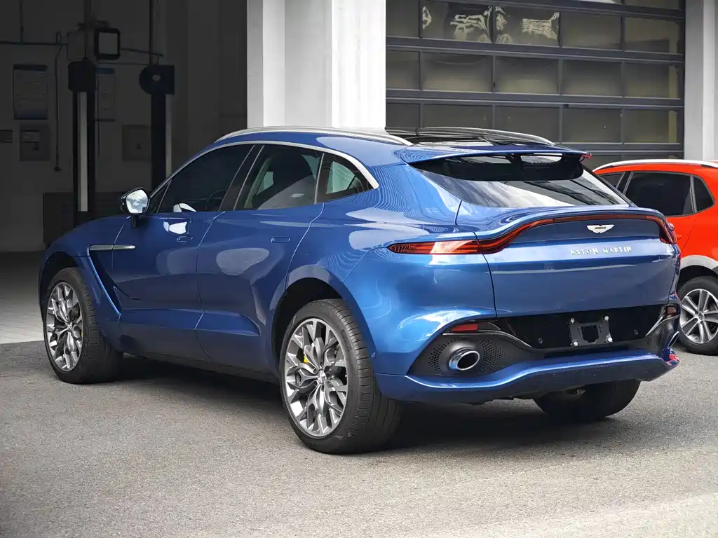 Aston Martin DBX — миниатюра 20