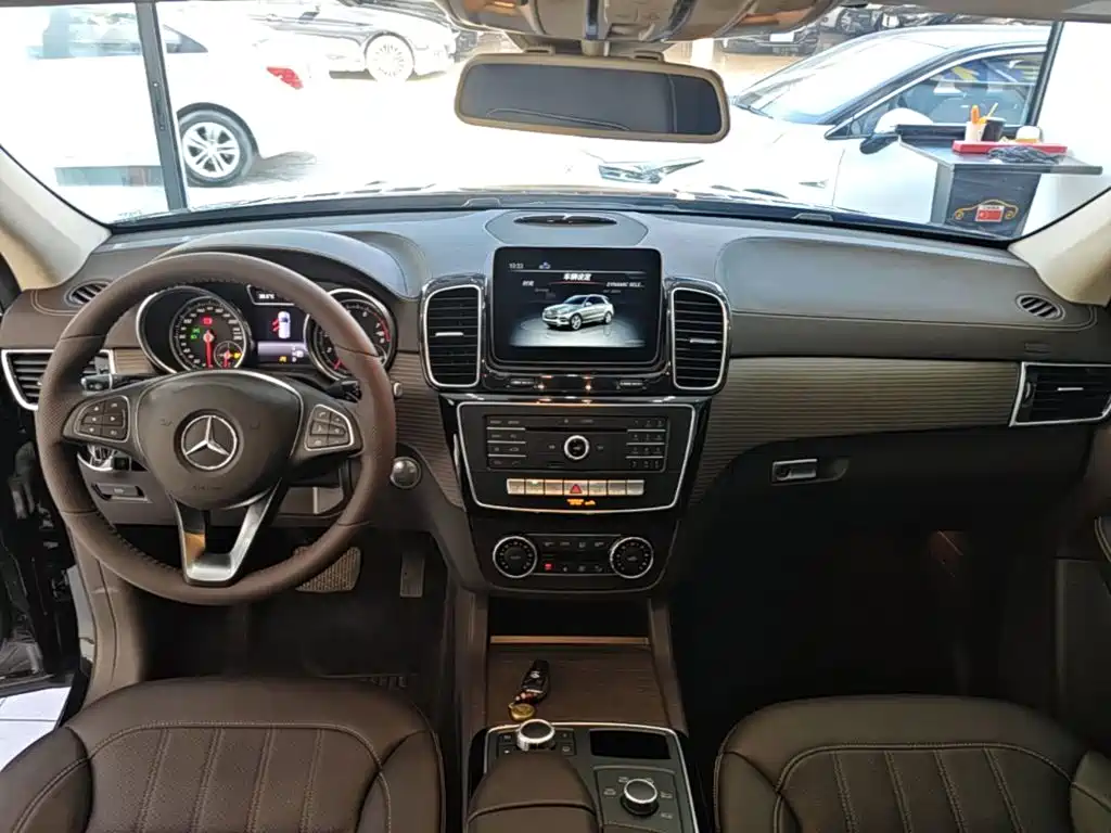 Mercedes-Benz GLE (Import) — миниатюра 10