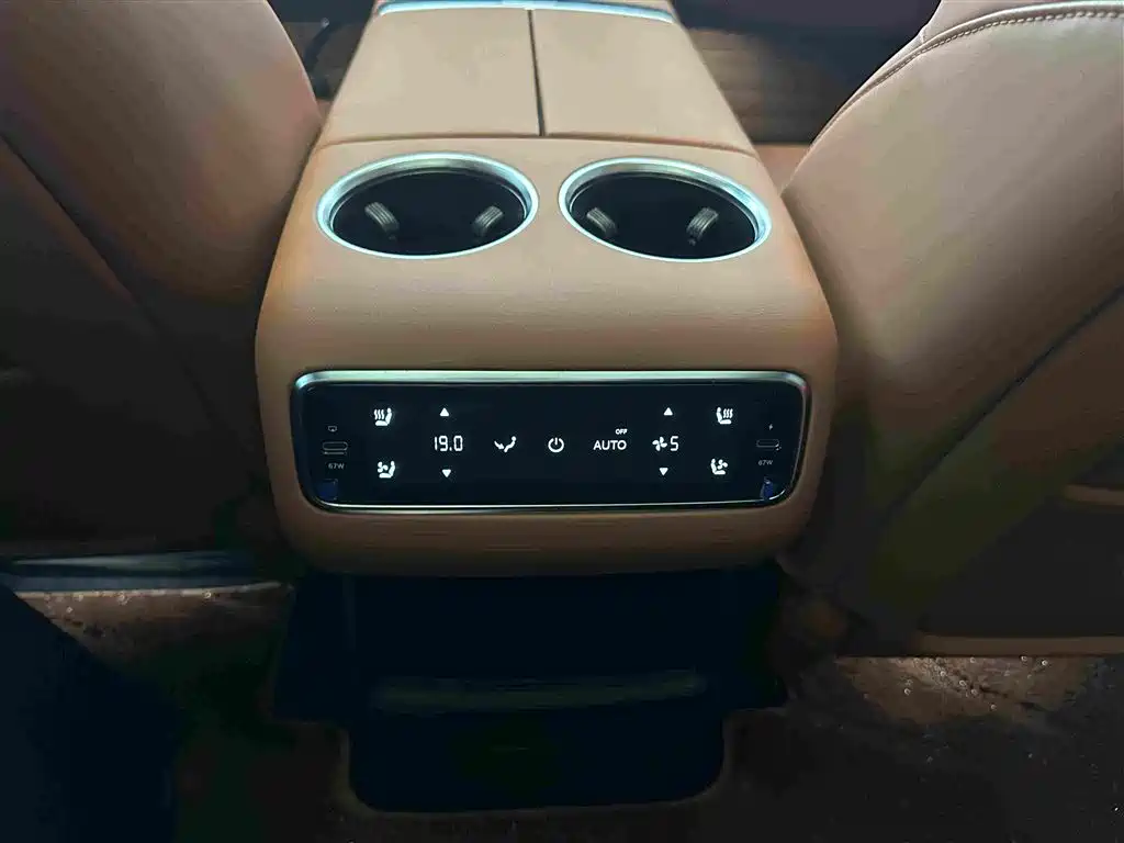 Li Auto Li L8 — миниатюра 13