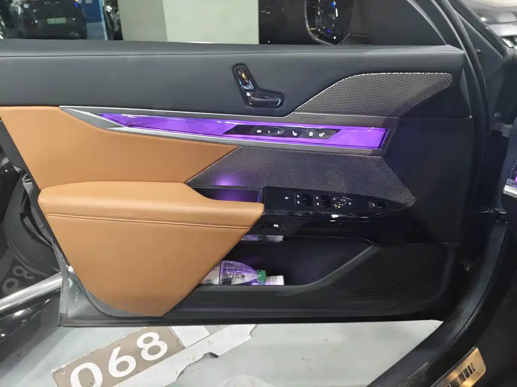 BMW 7 Series — миниатюра 9