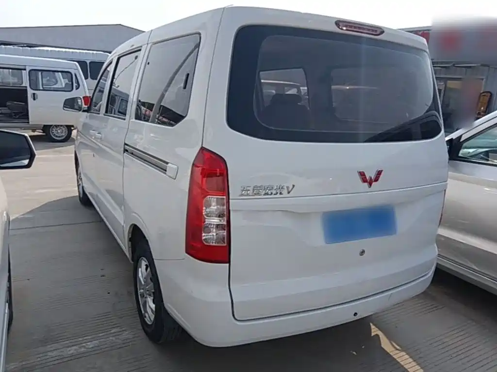 Wuling Hongguang V — миниатюра 5