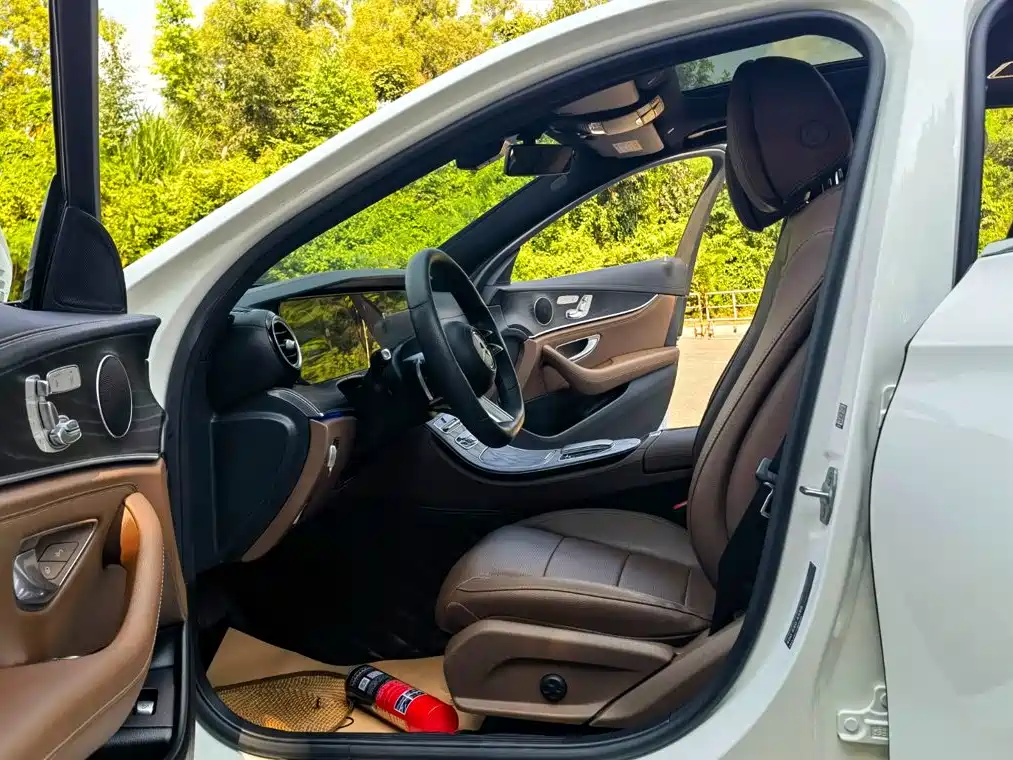 Mercedes-Benz E-Class — миниатюра 10