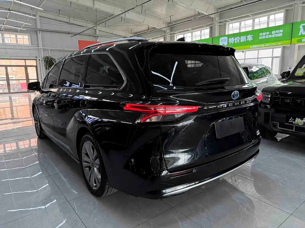 Toyota Sienna 2023 2.5L Luxury
