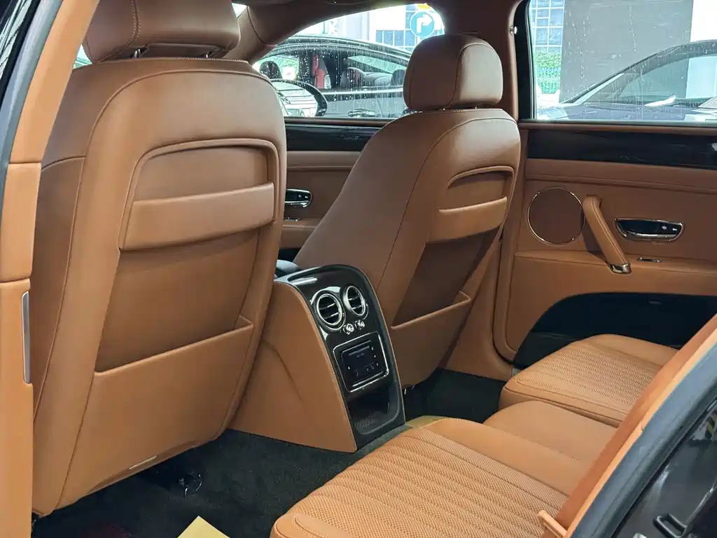 Bentley Flying Spur — миниатюра 15