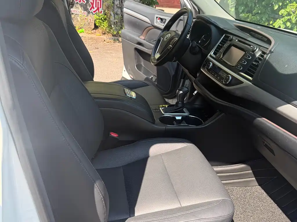 Toyota Highlander — миниатюра 10