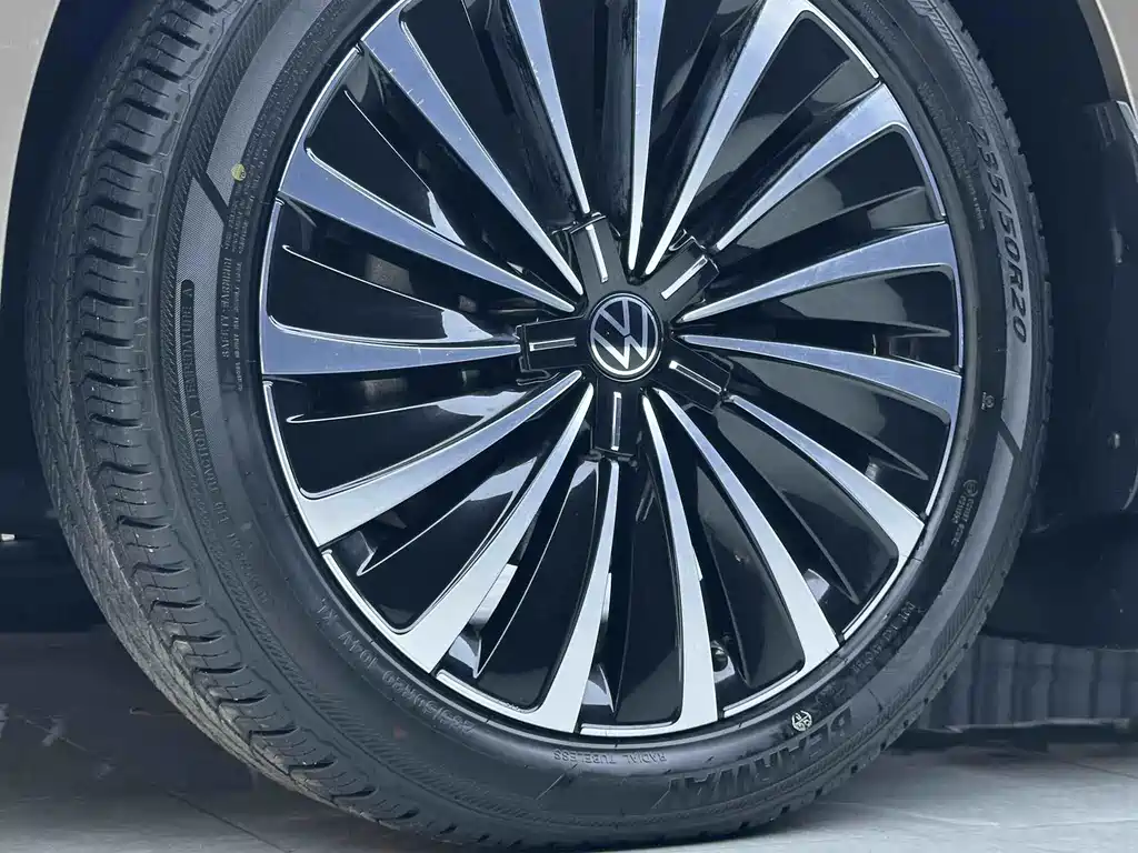 Volkswagen Viloran 2020 380TSI Luxury
