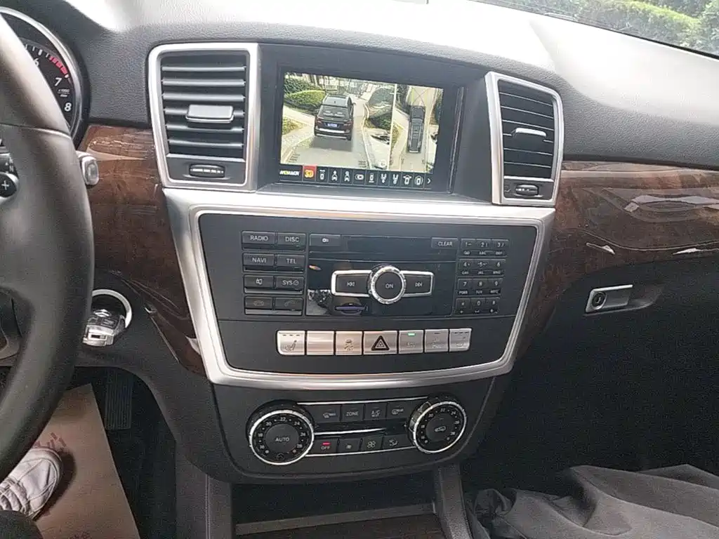 Mercedes-Benz M-Class — миниатюра 13