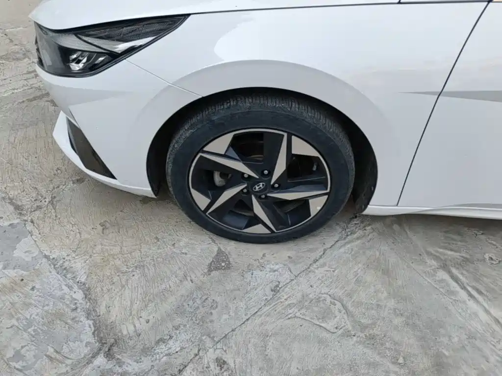 Hyundai Elantra — миниатюра 23